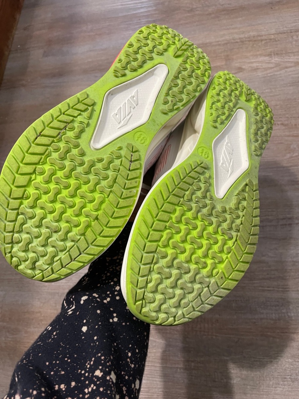 Avia White Sneakers with Coral Accents and Neon Yellow Details - Picture 3 of 5